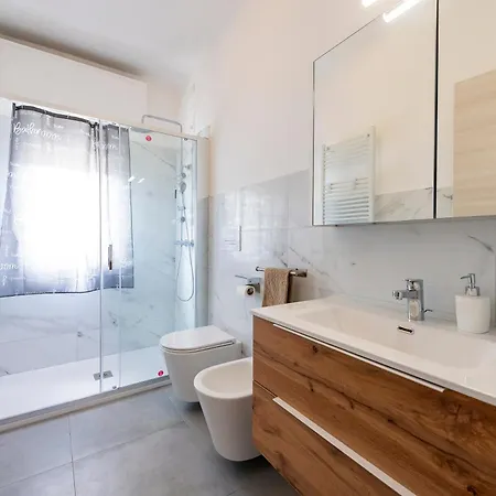 公寓 Guesthost - Lovely Flat - Steps From The Sea! *