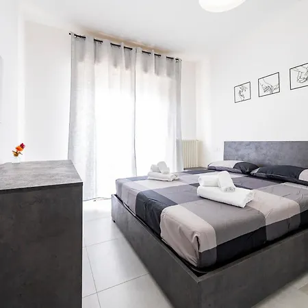 Apartament Guesthost - Lovely Flat - Steps From The Sea!