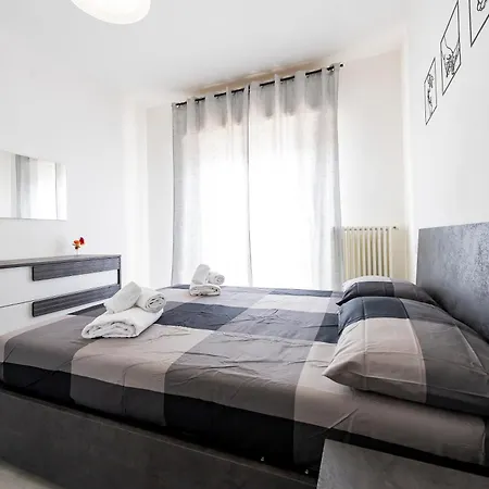 Apartament Guesthost - Lovely Flat - Steps From The Sea!