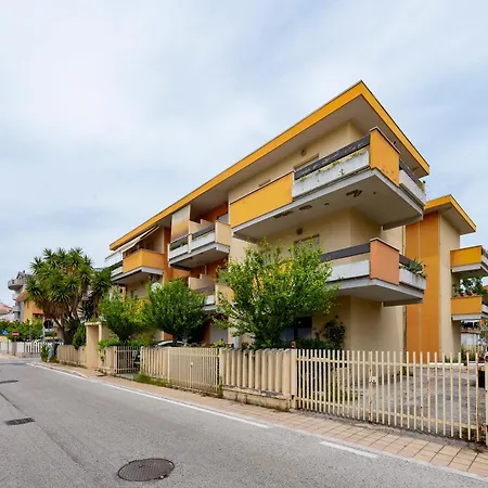 Apartament Guesthost - Lovely Flat - Steps From The Sea!