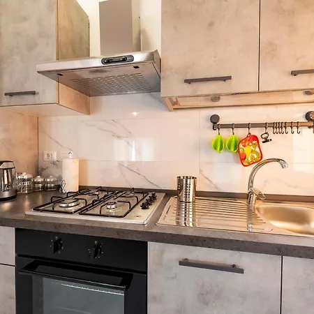 Guesthost - Lovely Flat - Steps From The Sea! Apartament *