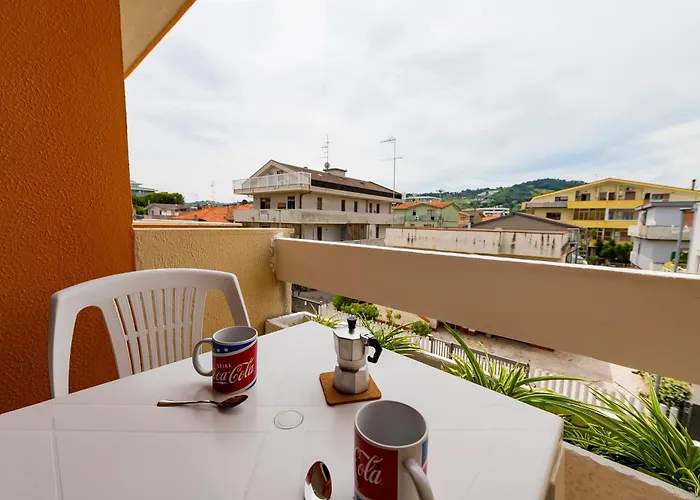 Guesthost - Lovely Flat - Steps From The Sea! Apartman