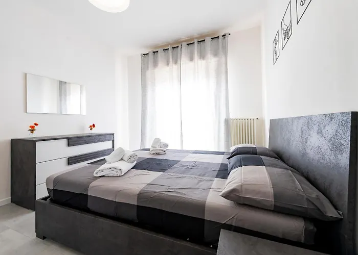 Apartman Guesthost - Lovely Flat - Steps From The Sea!