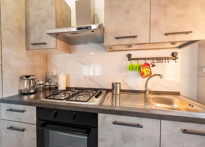 Guesthost - Lovely Flat - Steps From The Sea! Apartman *